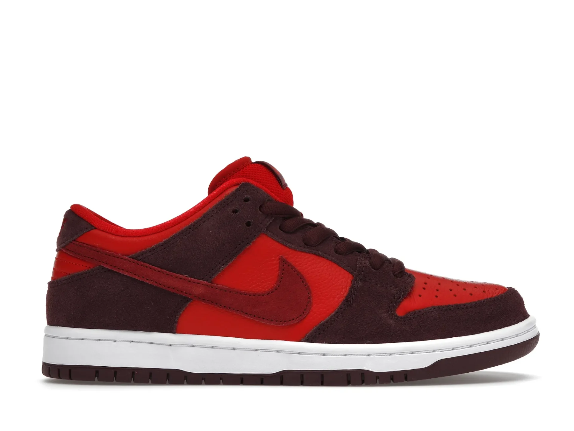 SB DUNK LOW CHERRY